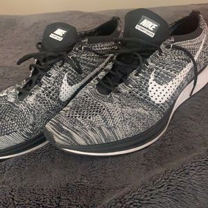 Nike flyknit racers “Oreo” color size men’s 13